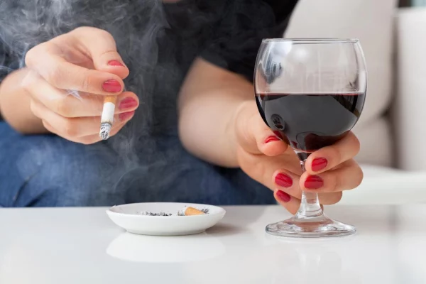 Limiting alcohol and tobacco helps reduce blood pressure and protect cardiovascular health