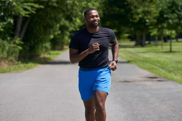 Running – One of the cardio exercises that helps effectively burn calories and reduce excess fat
